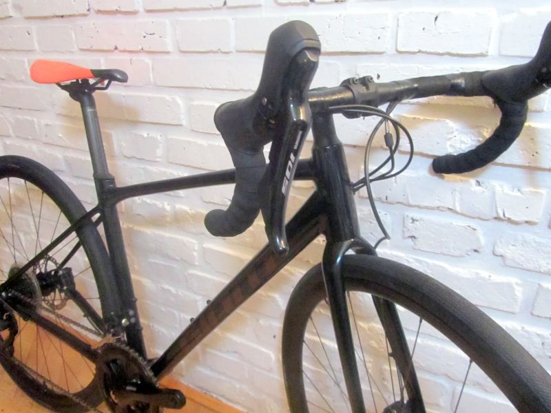 GIANT CONTEND AR1 2024 na Shimano 105, vel S. STAV NOVÉHO KOLA. PC 47000 Kč. 1ROK ZÁRUKA