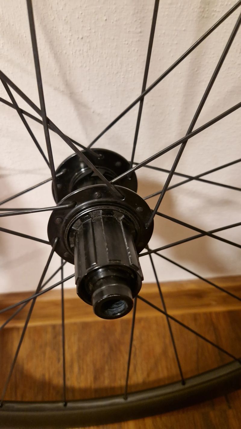 Karbon kola na Zipp nábojích