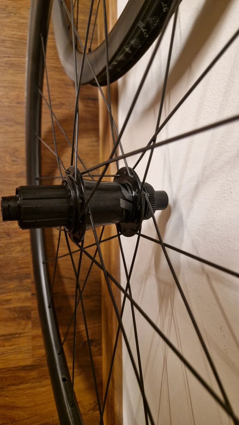 Karbon kola na Zipp nábojích