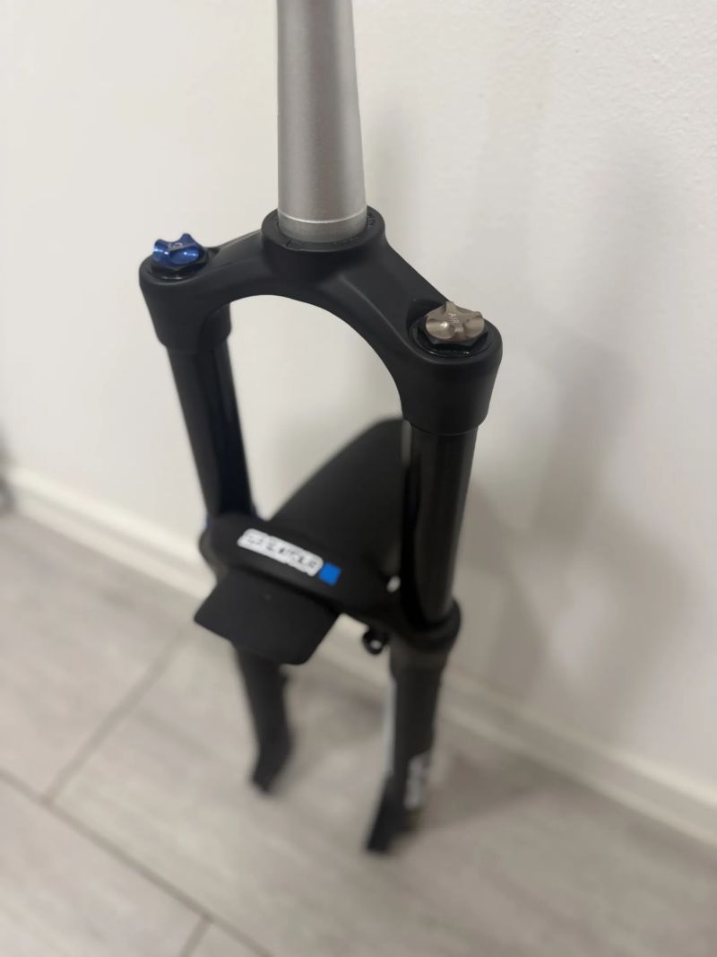 SR Suntour aion 150mm