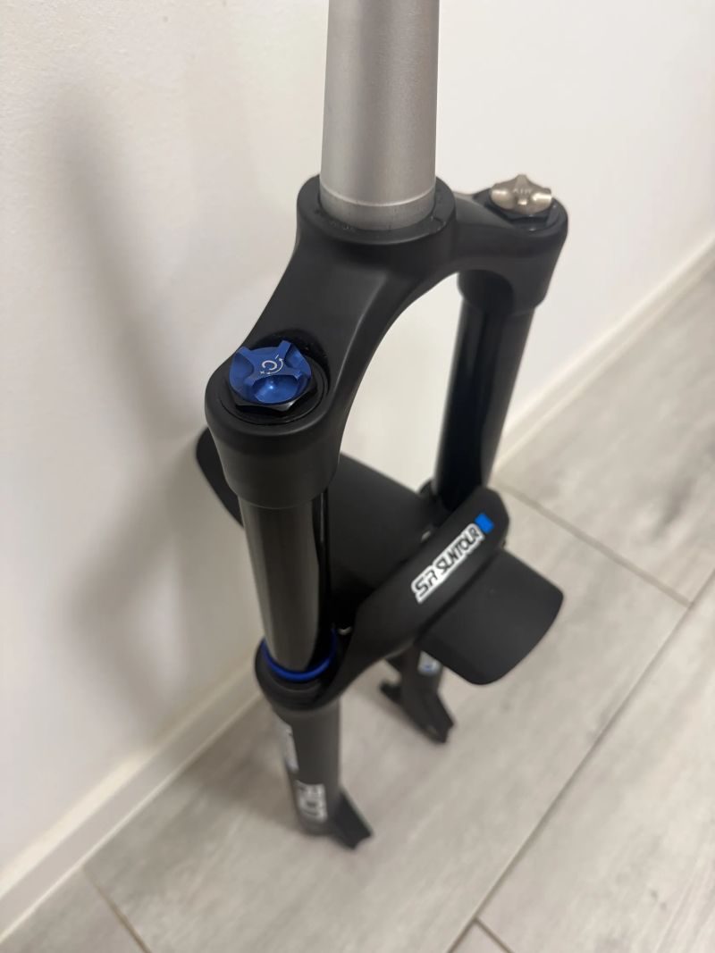 SR Suntour aion 150mm