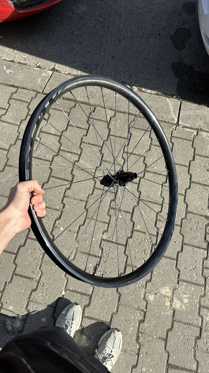 Lehké karbonové kola ElITE