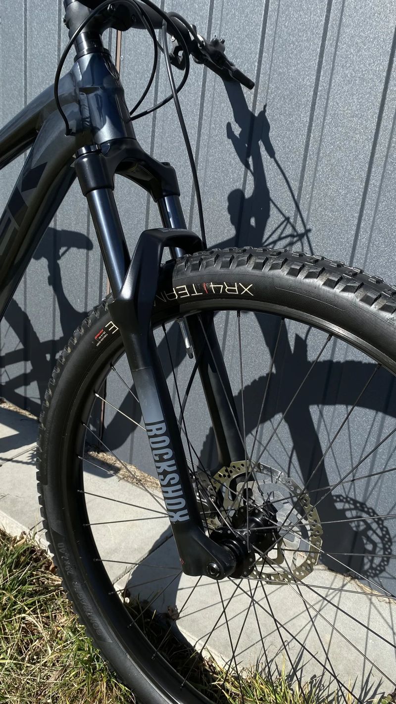 Zánovní kolo Trek Top Fuel 5 Lithium Grey