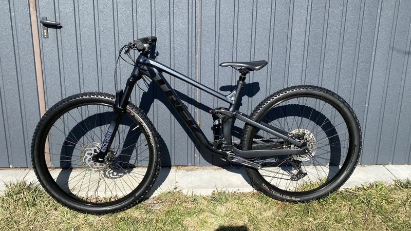 Zánovní kolo Trek Top Fuel 5 Lithium Grey