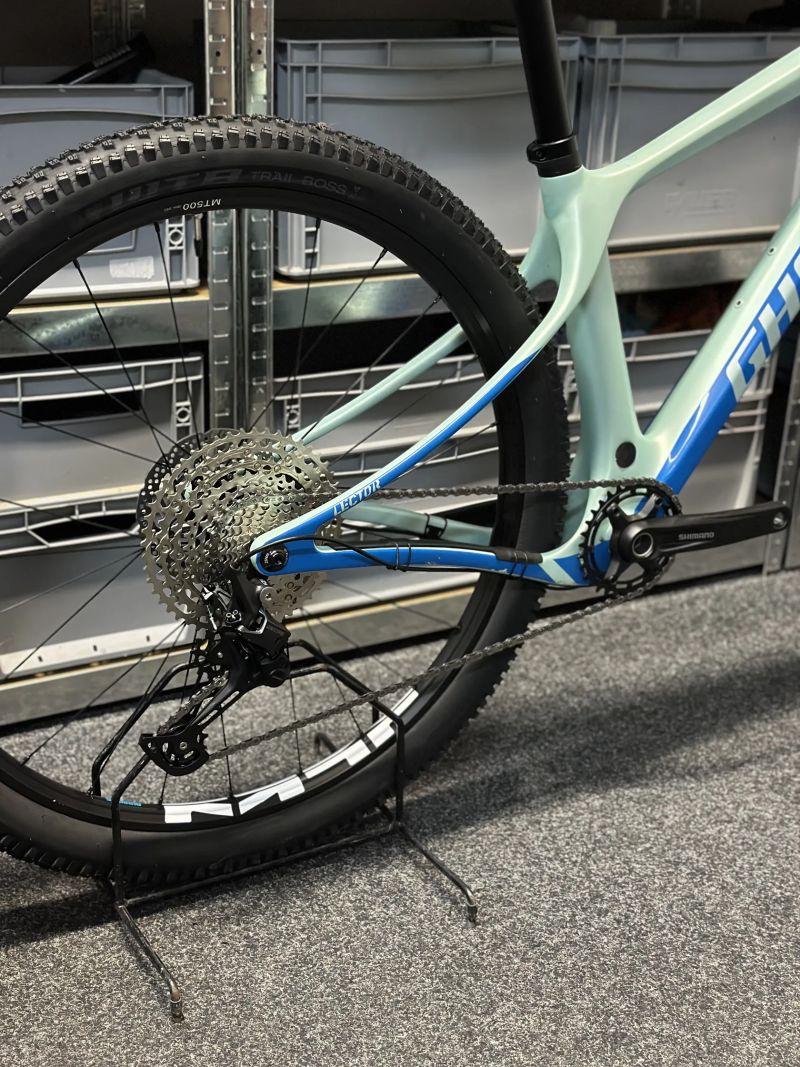 Karbonové XC MTB Ghost Lector UC vel. S - Shimano Deore 12s, Rock Shox Judy 100mm - záruka