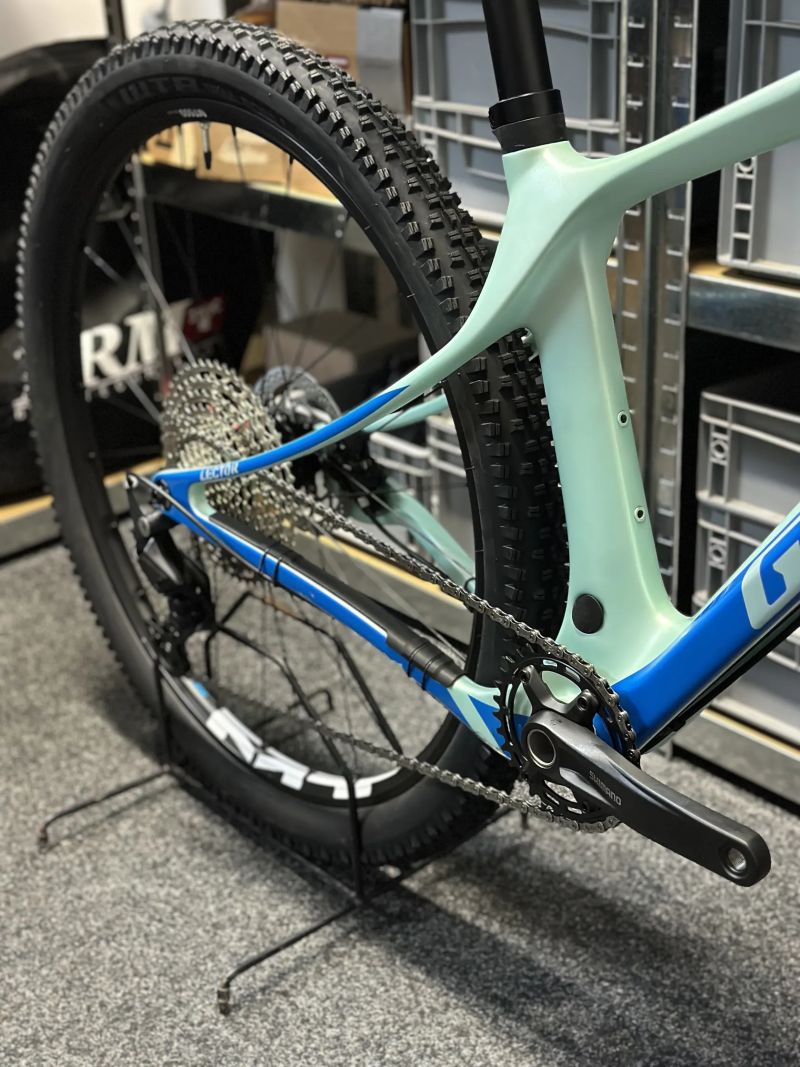 Karbonové XC MTB Ghost Lector UC vel. S - Shimano Deore 12s, Rock Shox Judy 100mm - záruka