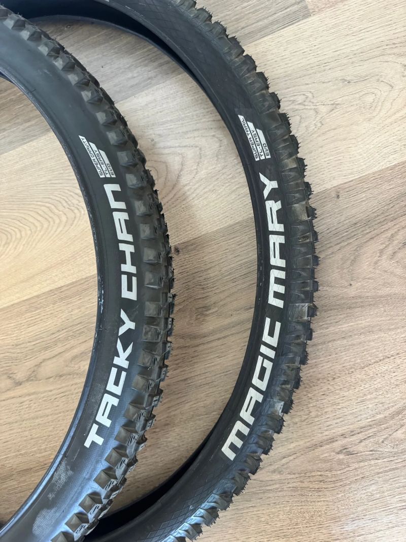 Schwalbe Magic Mary a Tacky Chan