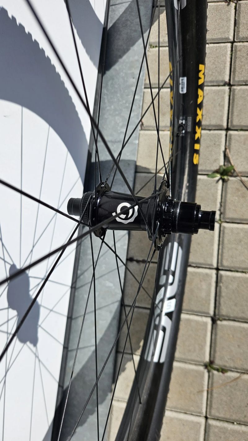 Prodám set kol ENVE M525 