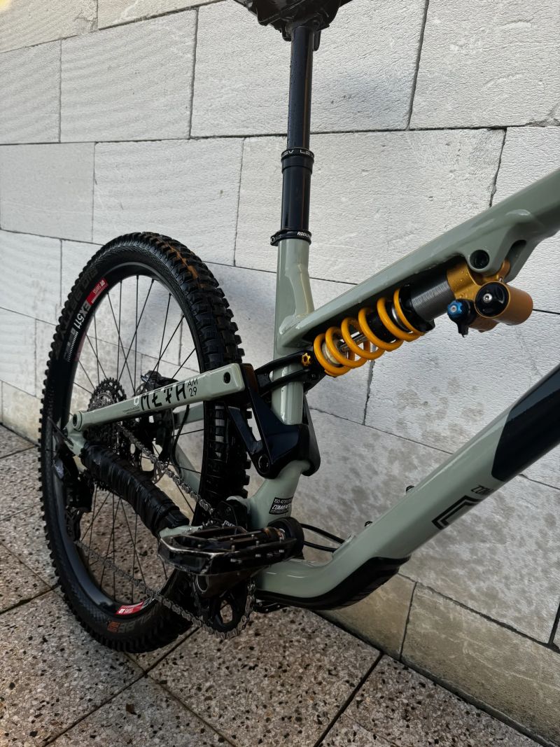 Commencal Meta AM V4 Ohlins edition 