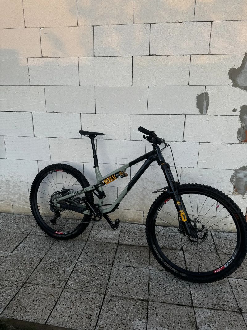 Commencal Meta AM V4 Ohlins edition 