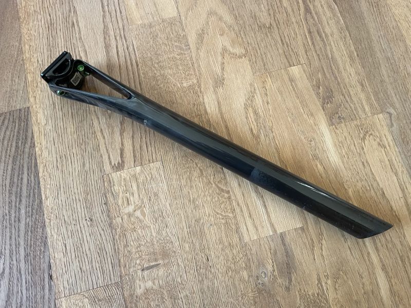 Karbonová sedlovka VFV Deep-V 400mm 30.9mm