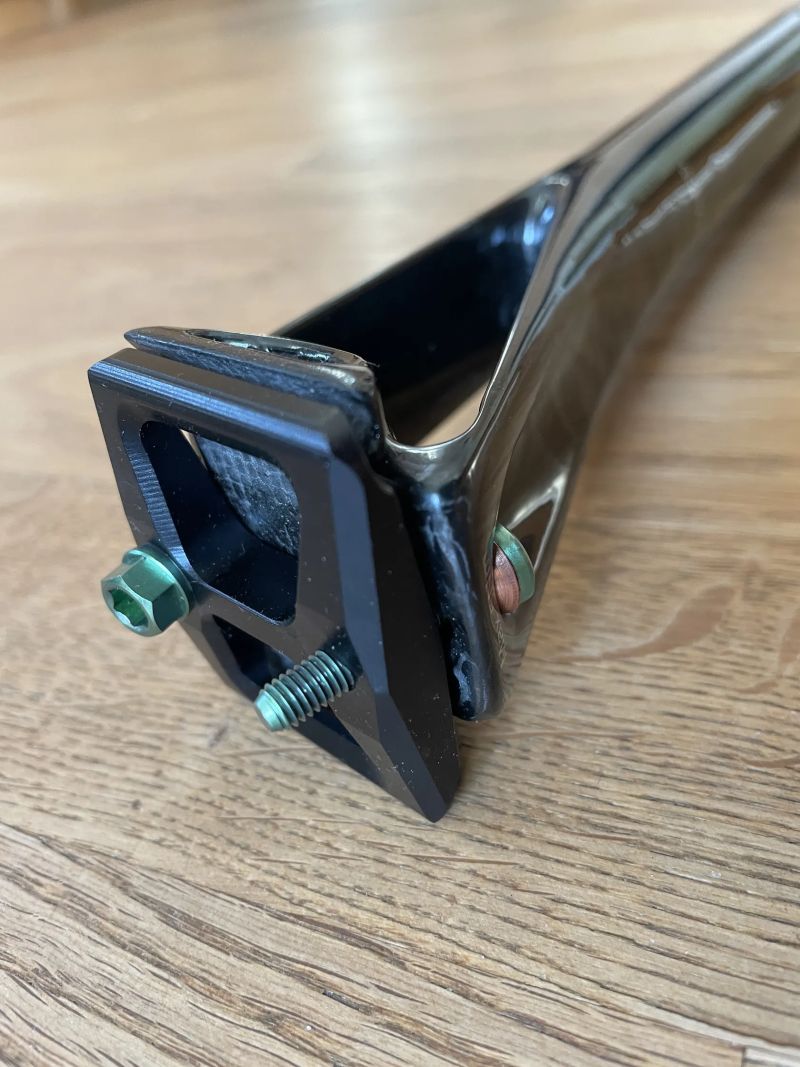 Karbonová sedlovka VFV Deep-V 400mm 30.9mm