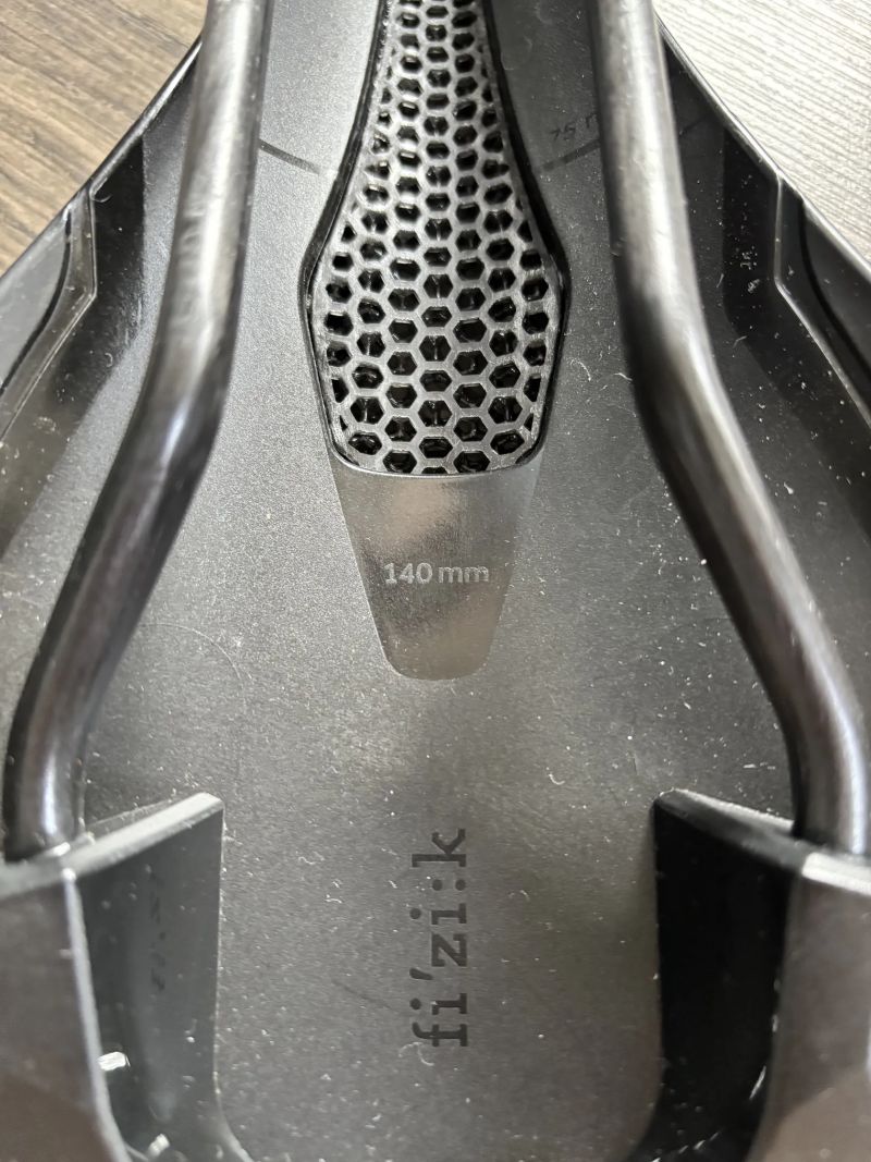 Sedlo Fizik Vento Argo R3 Adaptive - 140 mm