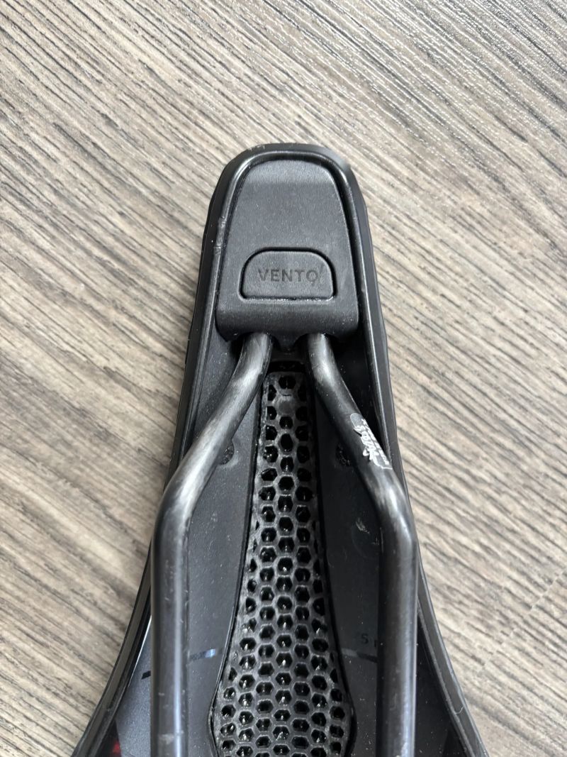 Sedlo Fizik Vento Argo R3 Adaptive - 140 mm