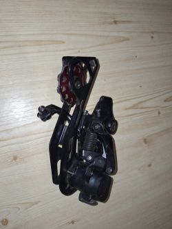 Desetirychlostni prehazovacka Shimano RD-M6000 SGS