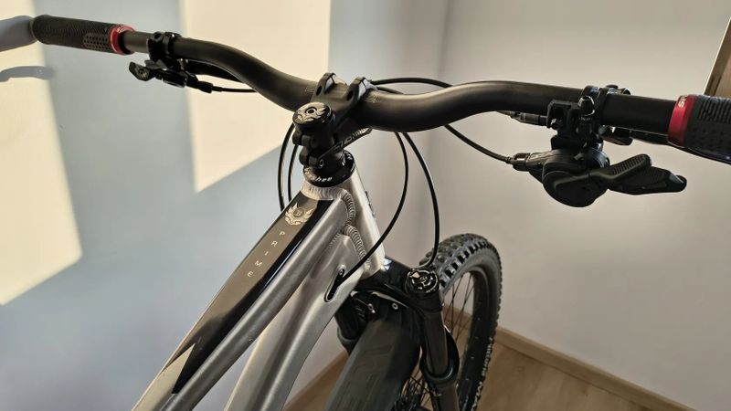 Rám Banshee Bikes Prime V3 XL, pružina i vzduchový tlumič., málo jetý