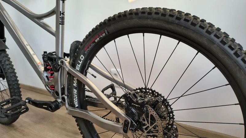 Rám Banshee Bikes Prime V3 XL, pružina i vzduchový tlumič., málo jetý