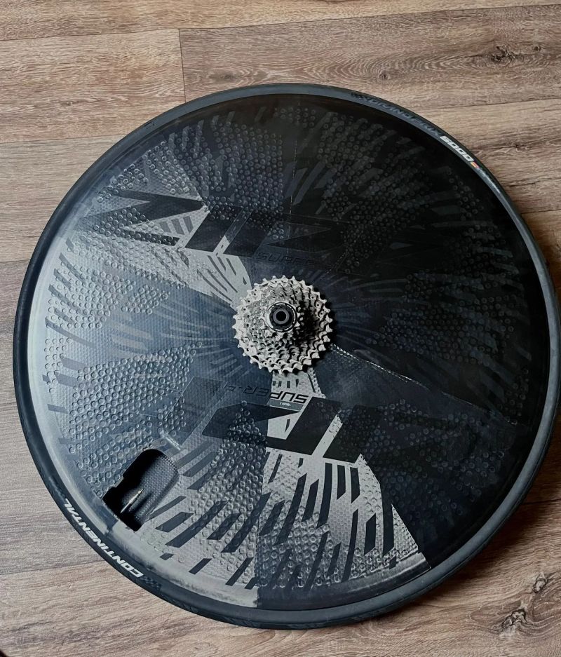 Disc Zipp Super-9 Tubeless včetně kazety a pláště