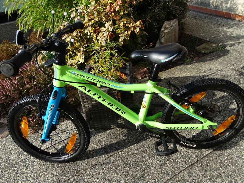 Superlehké kolo AUTHOR Record ve velikosti 16"