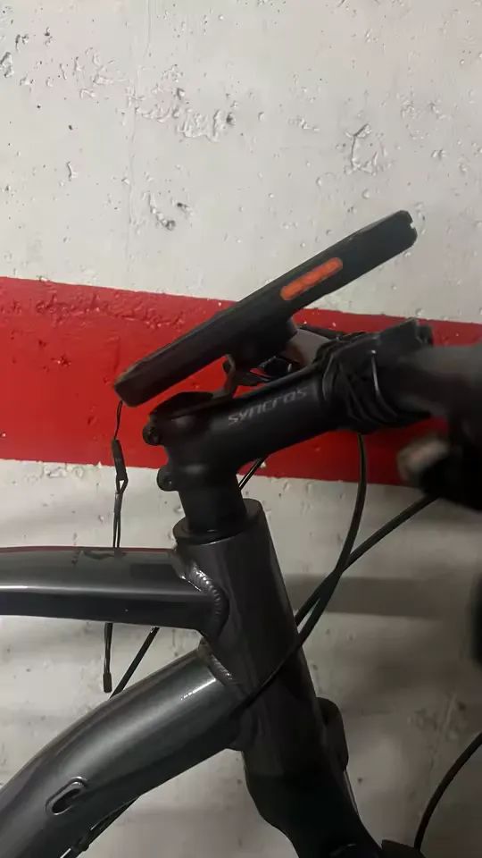 Držák mobilu na představec