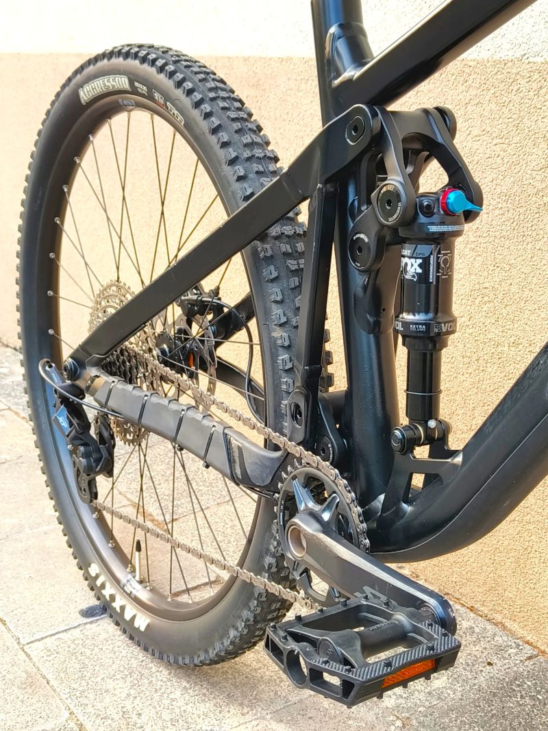 GHOST RIOT Trail Al vel. L 29“ FOX 34 zdvihy 140/140 TOP STAV, Zánovní PC 65 000 Kč