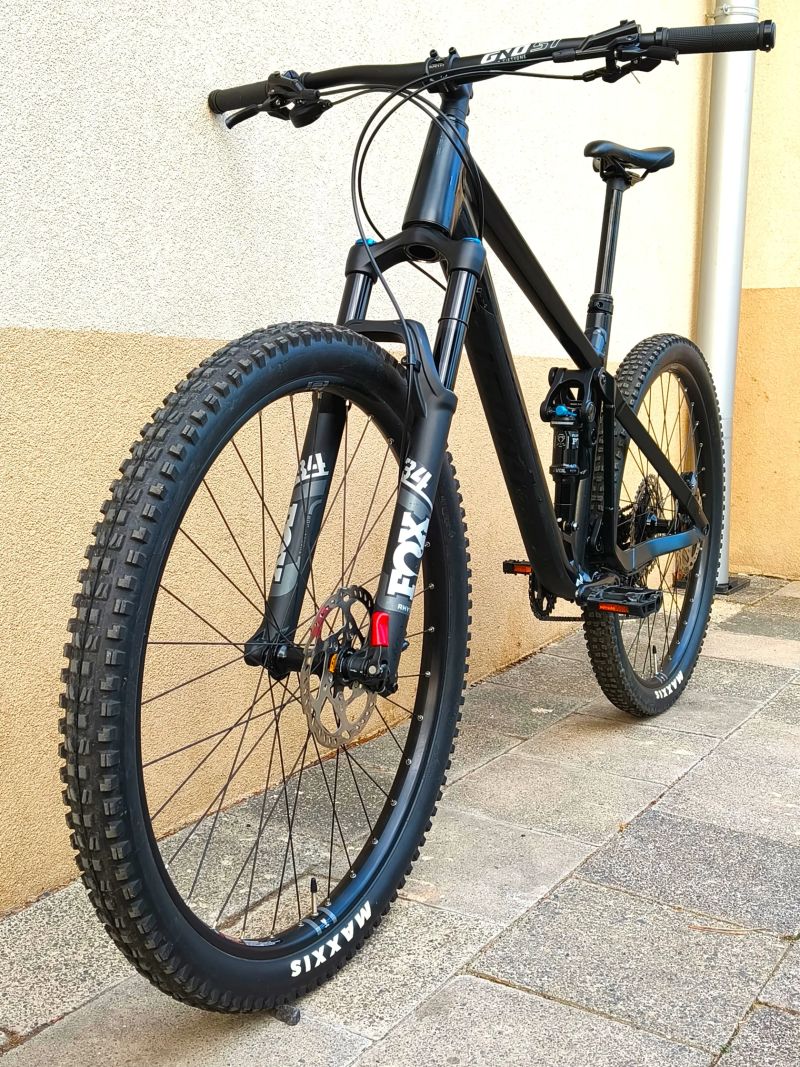 GHOST RIOT Trail Al vel. L 29“ FOX 34 zdvihy 140/140 TOP STAV, Zánovní PC 65 000 Kč