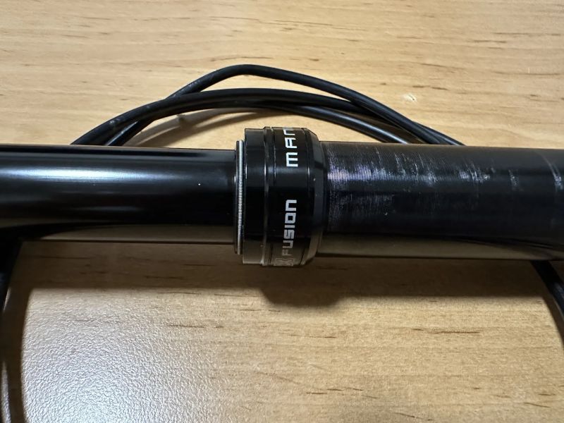 X-Fusion Manic 30,9 mm délka 125 mm, teleskopická sedlovka, včetně páčky, zánovní