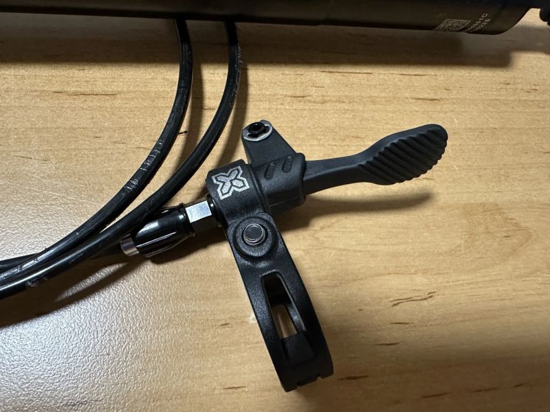 X-Fusion Manic 30,9 mm délka 125 mm, teleskopická sedlovka, včetně páčky, zánovní