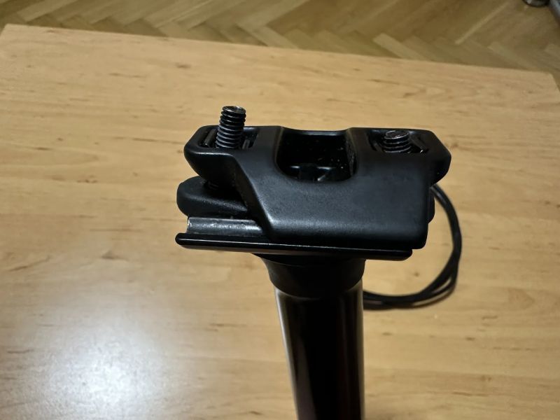 X-Fusion Manic 30,9 mm délka 125 mm, teleskopická sedlovka, včetně páčky, zánovní