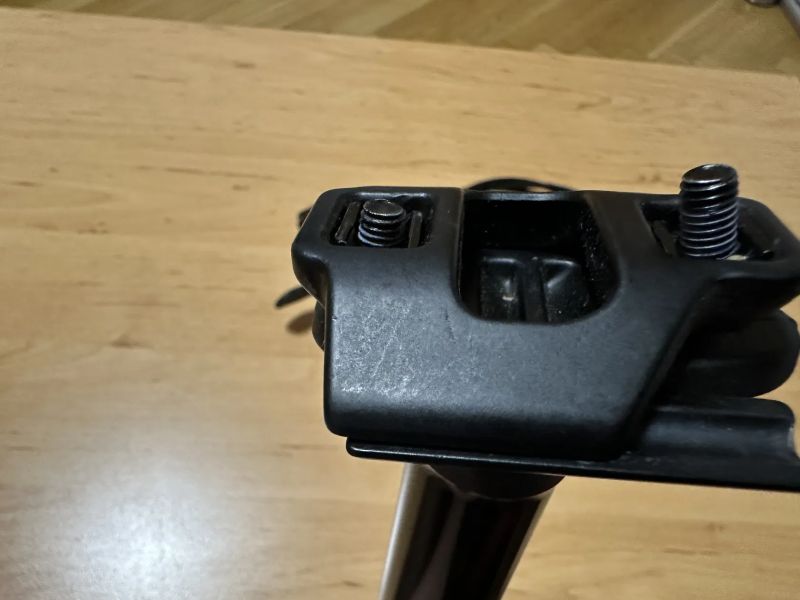 X-Fusion Manic 30,9 mm délka 125 mm, teleskopická sedlovka, včetně páčky, zánovní