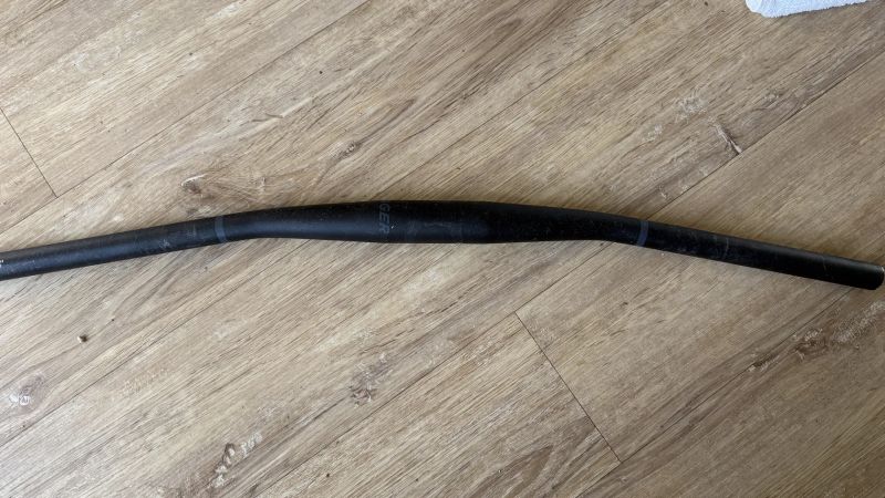 Prodám řidítka Bontrager (průměr 35mm) s šířkou 72cm