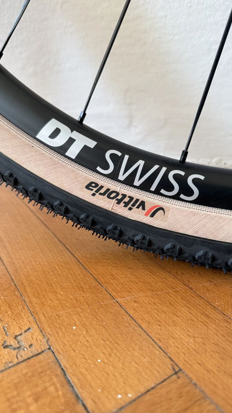 DT Swiss G1800 Spline NOVÁ zapletená kola + pláště Vittoria 47