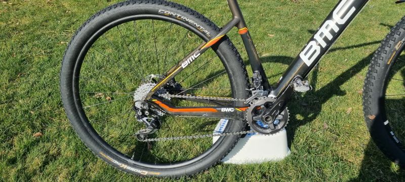 Horské kolo BMC Teamelite TE02 (karbon) s vidlicí FOX Factory 32 Float Step-Cast 