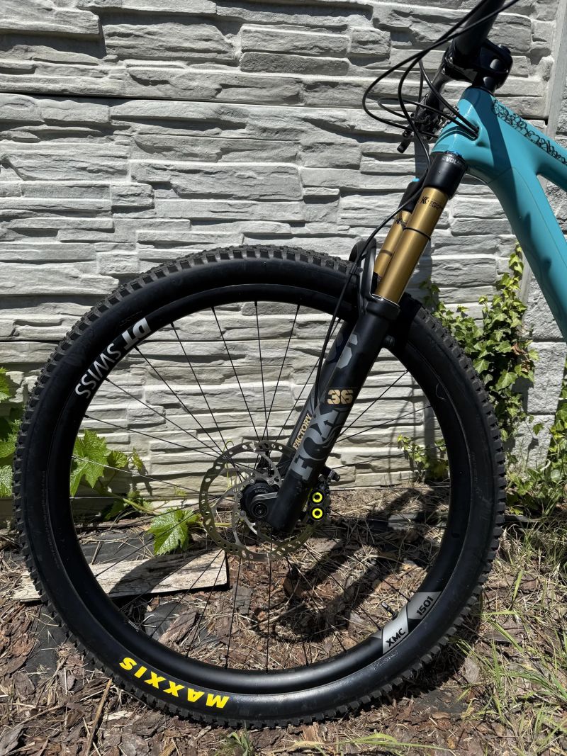 YETI SB 130, celokarbonový rám 170-182 cm, rok 2021, skvělý stav!