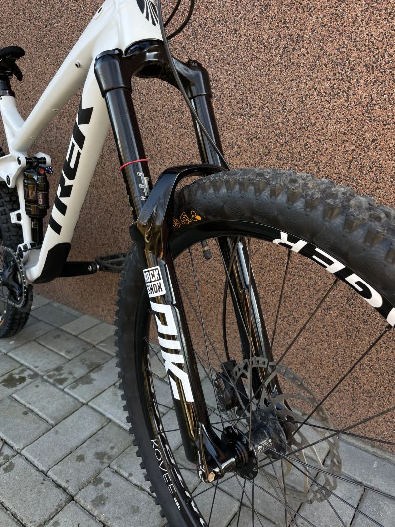 Trek Slash 8