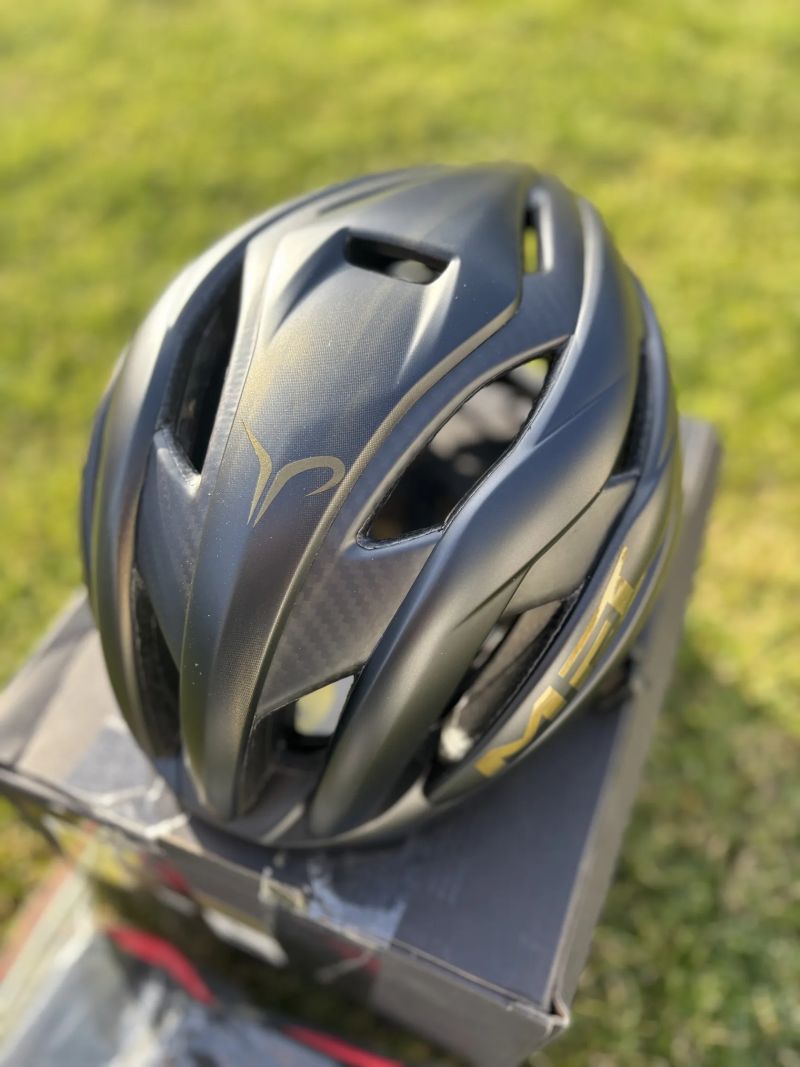 MET Trenta 3K Carbon MIPS