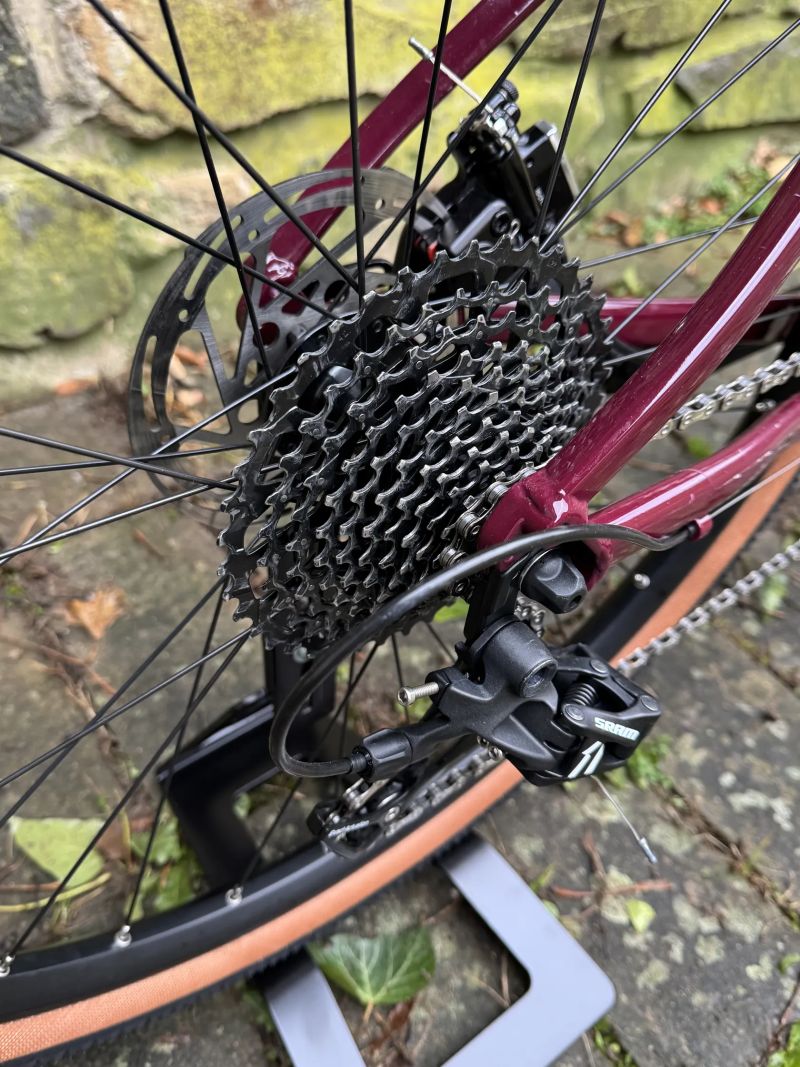 TRIBAN GRVL 520 W Apex1 vel. M – 650b/47c, bezduše, velmi dobrý stav