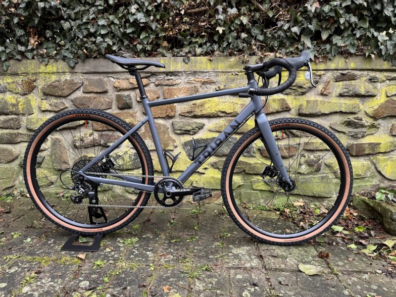 TRIBAN GRVL 520 Apex1 vel. M – 650b/47c komfortní setup, 2 sady plášťů