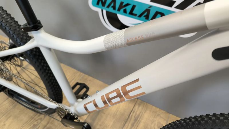 Cube Access 27 1x11 světle šedá S 2026