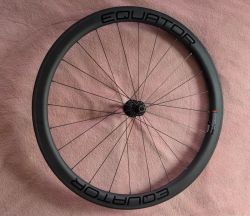 Prodám Set nových galuskových karbonových kol Equator 45T pro klasické brzdy a rychloupínák