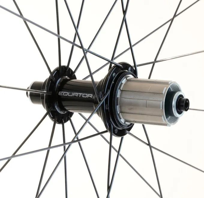 Prodám Set nových galuskových karbonových kol Equator 45T pro klasické brzdy a rychloupínák