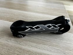 Představec Bontrager XXX 130mm 7st. karbon