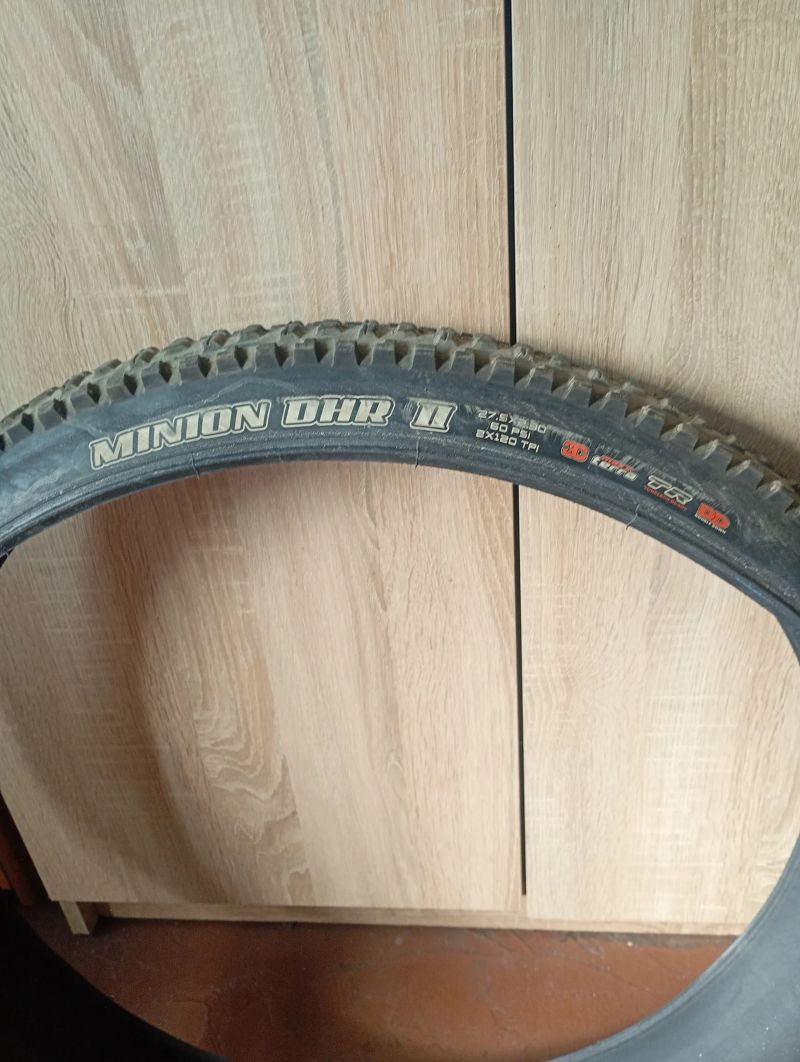 Maxxis Minion DHR II a DHF