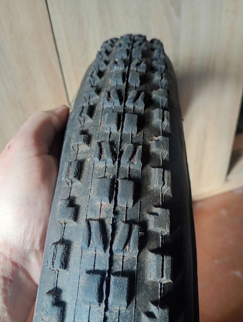 Maxxis Minion DHR II a DHF