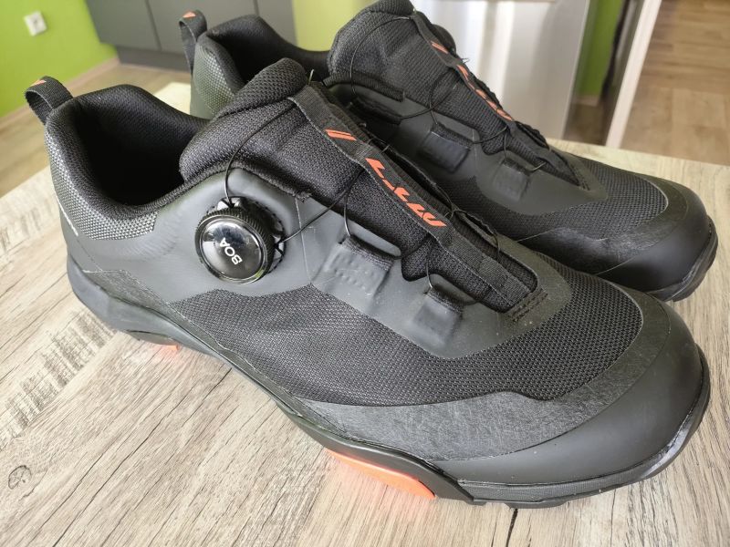 Prodám zánovní tretry Shimano 