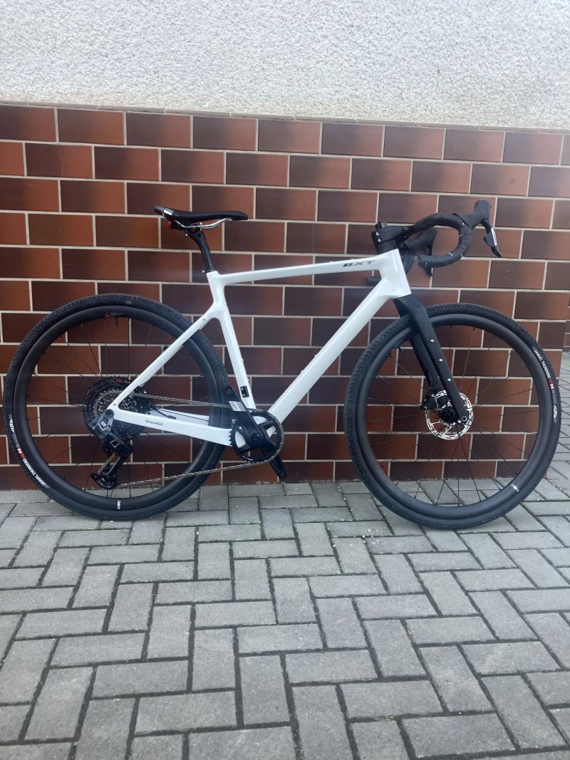 Gravel BXT karbon, velikost M- 54 173-180 cm