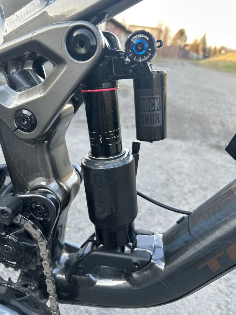 Trek Slash 9 Gen 6 – upgrade kotoučů, RideWrap(95%)