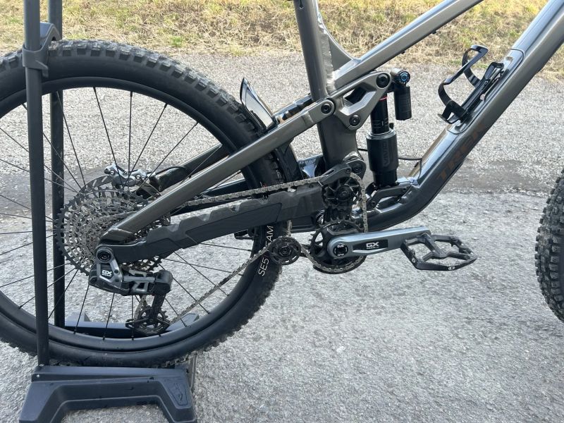 Trek Slash 9 Gen 6 – upgrade kotoučů, RideWrap(95%)