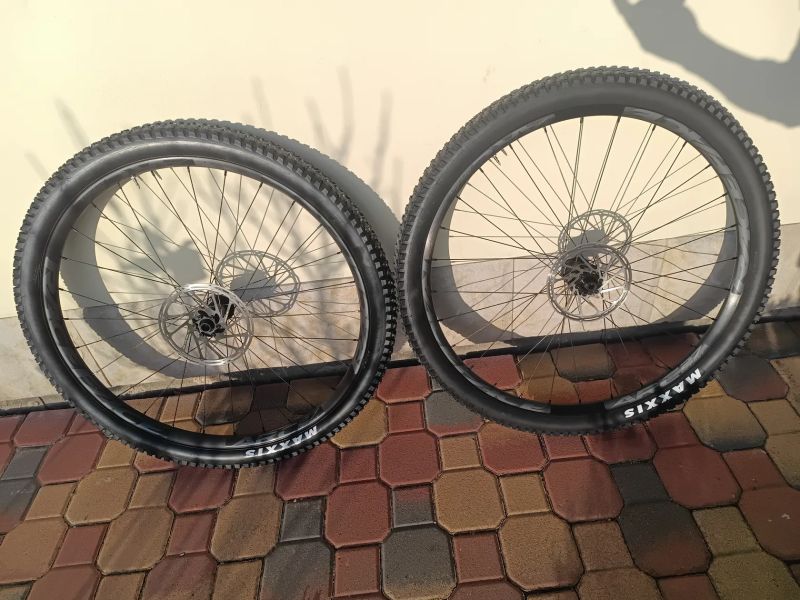 Nová vypletená 29" kola RaceFace ARC + DT Swiss 370 - XD