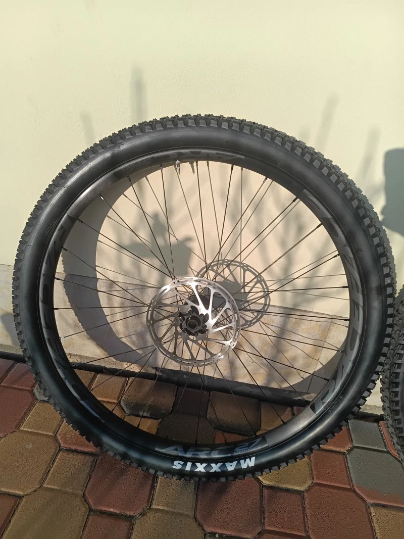 Nová vypletená 29" kola RaceFace ARC + DT Swiss 370 - XD